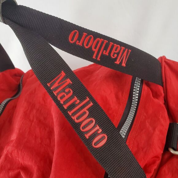 Vintage 90s Marlboro Unlimited Duffle Bag/Carry-On Turn Into Backpack Adults Red - Picture 8 of 14
